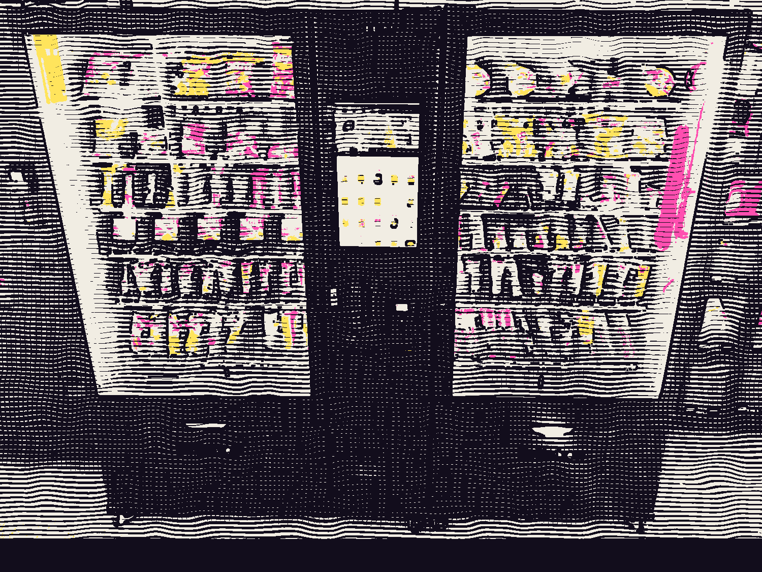 Zwei große Automaten mit Chips, Snacks und Kaltgetränken, dazwischen ein Touchscreen